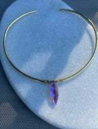 Collier Torque en laiton-Pendentif verre facette violet/bleu