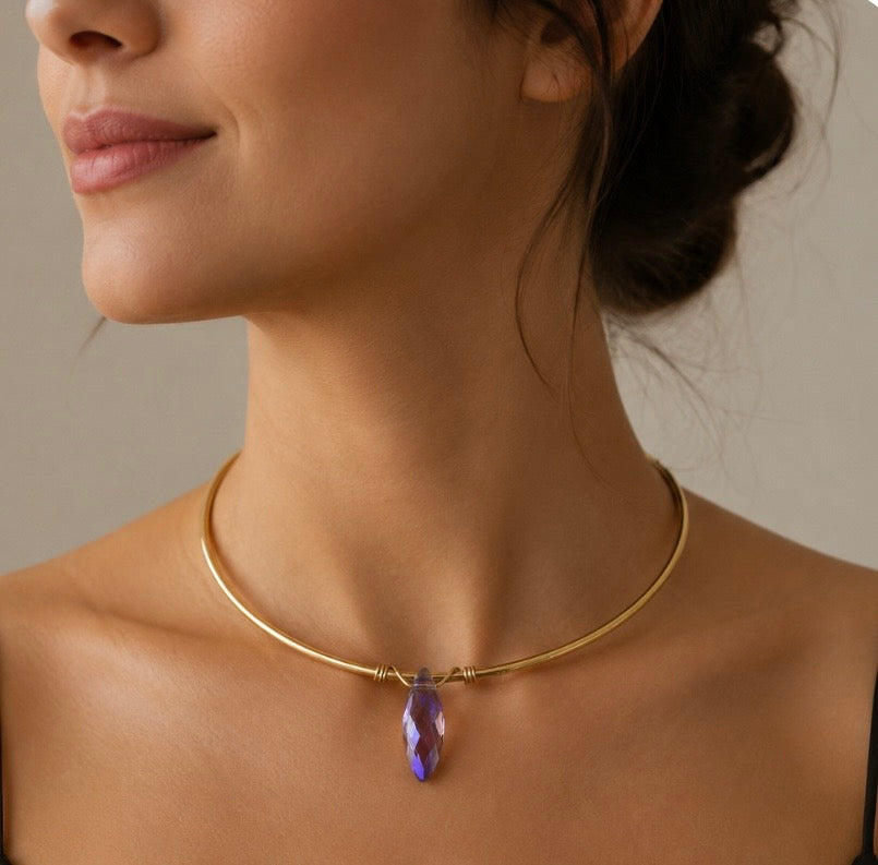 Collier Torque en laiton-Pendentif verre facette violet/bleu
