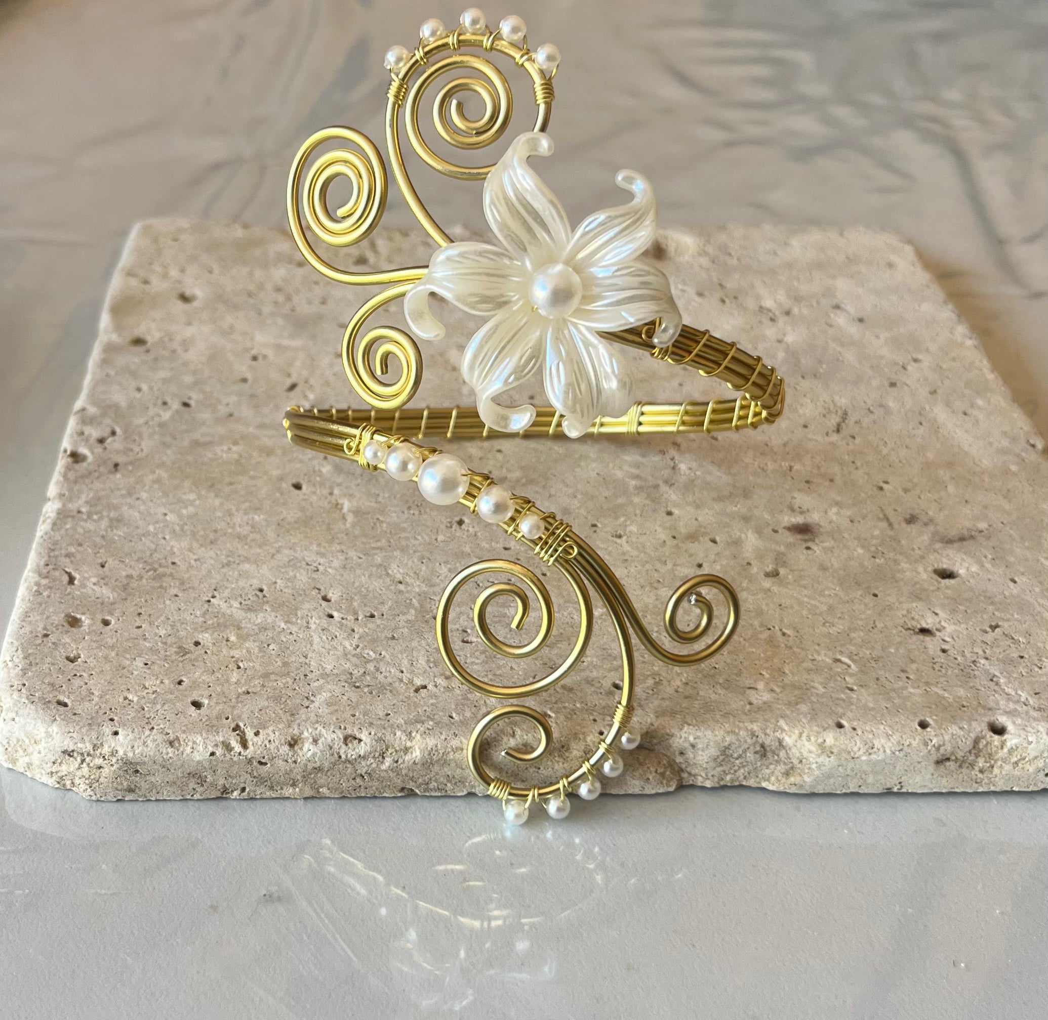 Bracelet de bras, armcuff, inoxydable, ajustable, "Fleur du Nil"