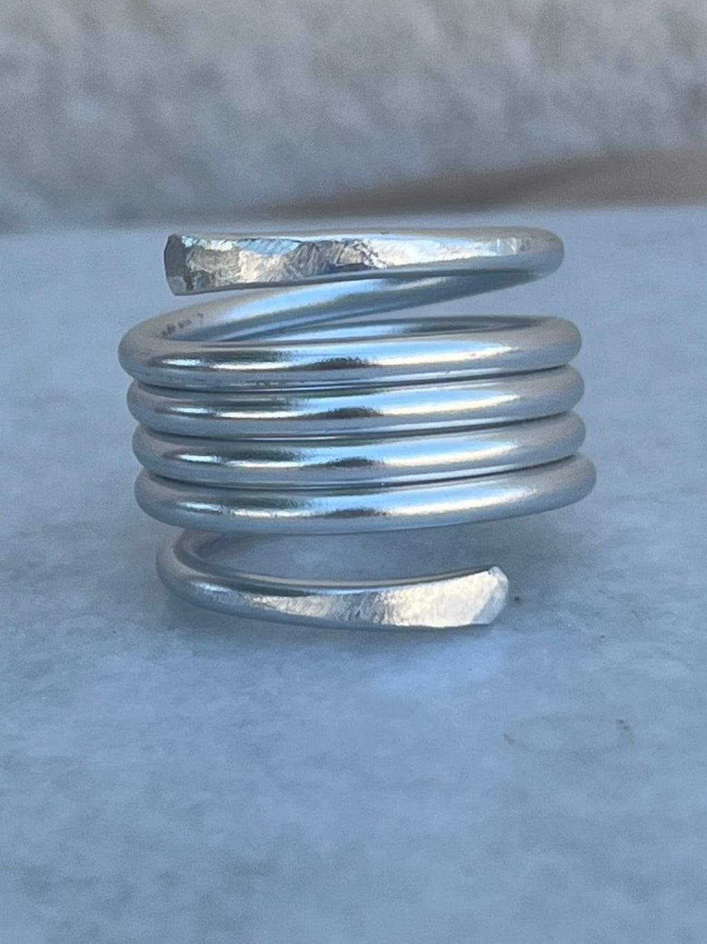 Bague ajustable inoxydable tendance " Ressort"