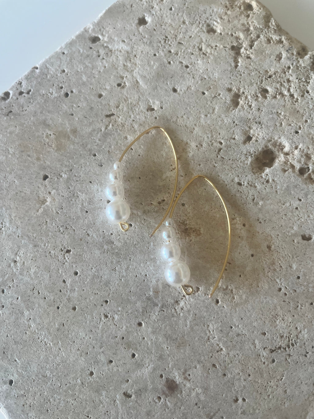 Boucles d'oreilles pendantes de mariée, inoxydables, perles nacrées, "Perla"