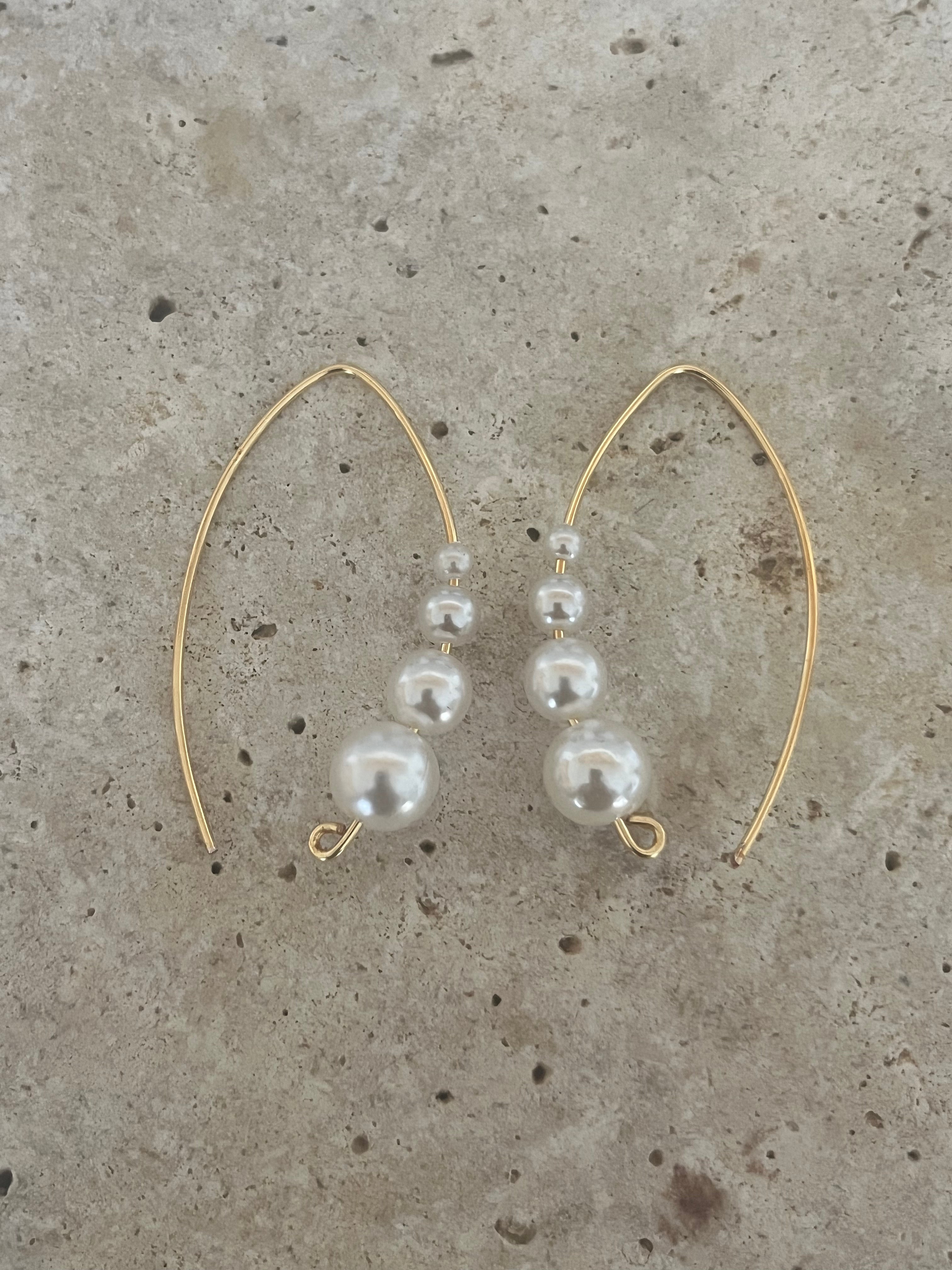 Boucles d'oreilles pendantes de mariée, inoxydables, perles nacrées, "Perla"