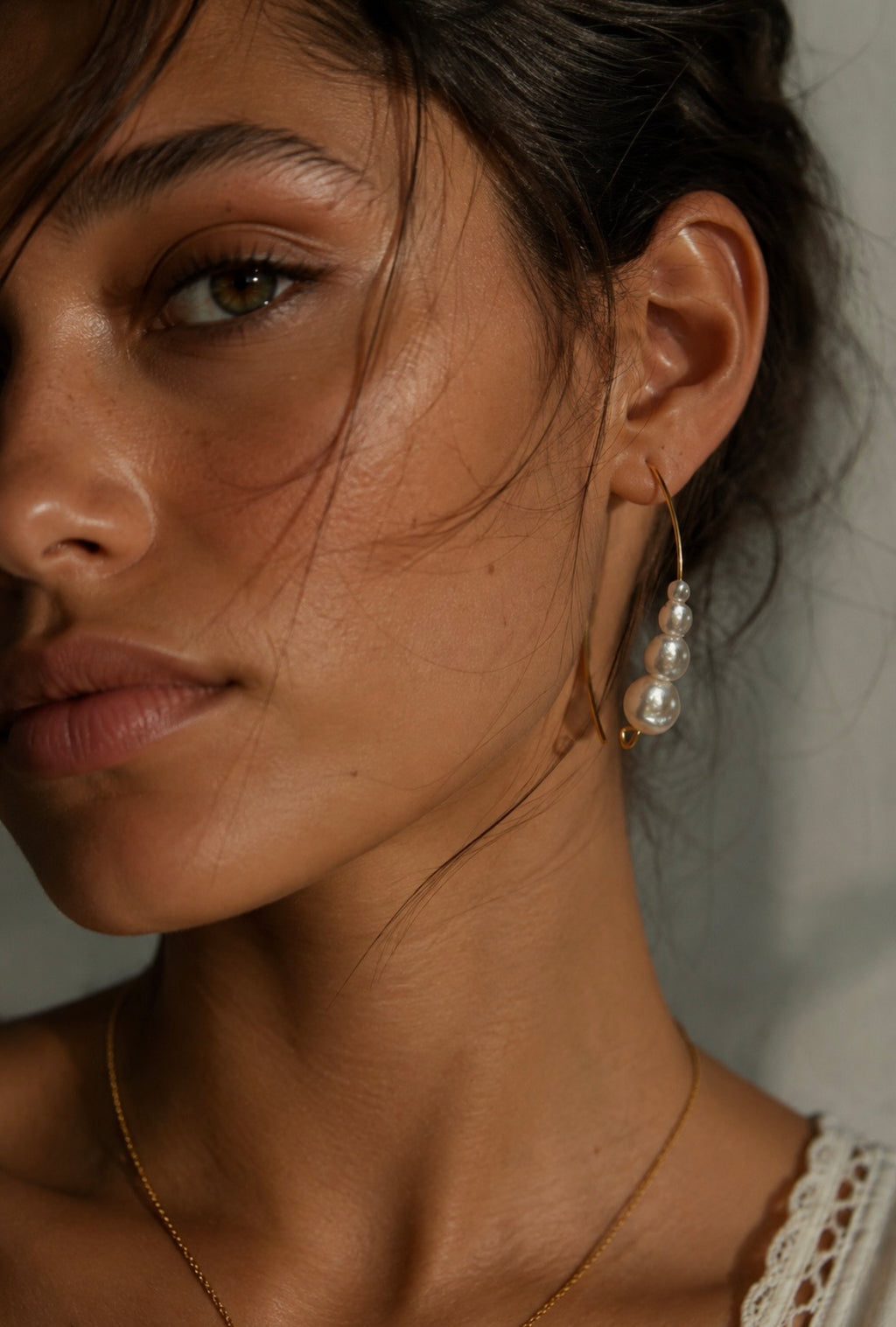 Boucles d'oreilles pendantes de mariée, inoxydables, perles nacrées, "Perla"