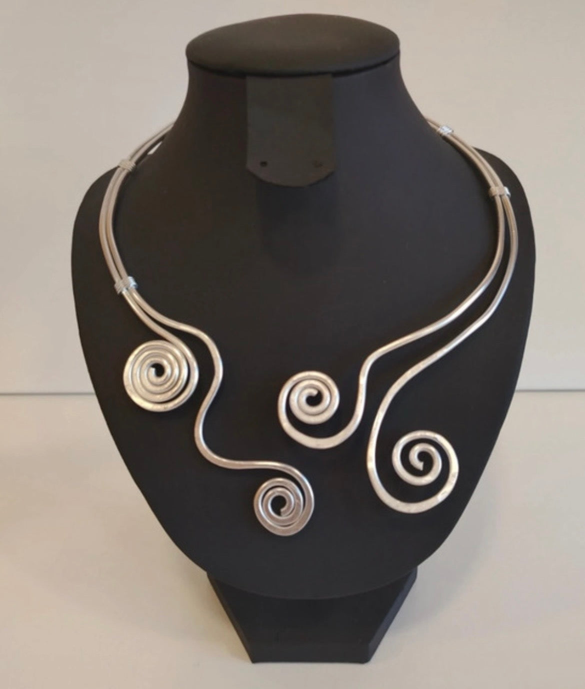 Collier ajustable inoxydable, torque, "Cyclades"