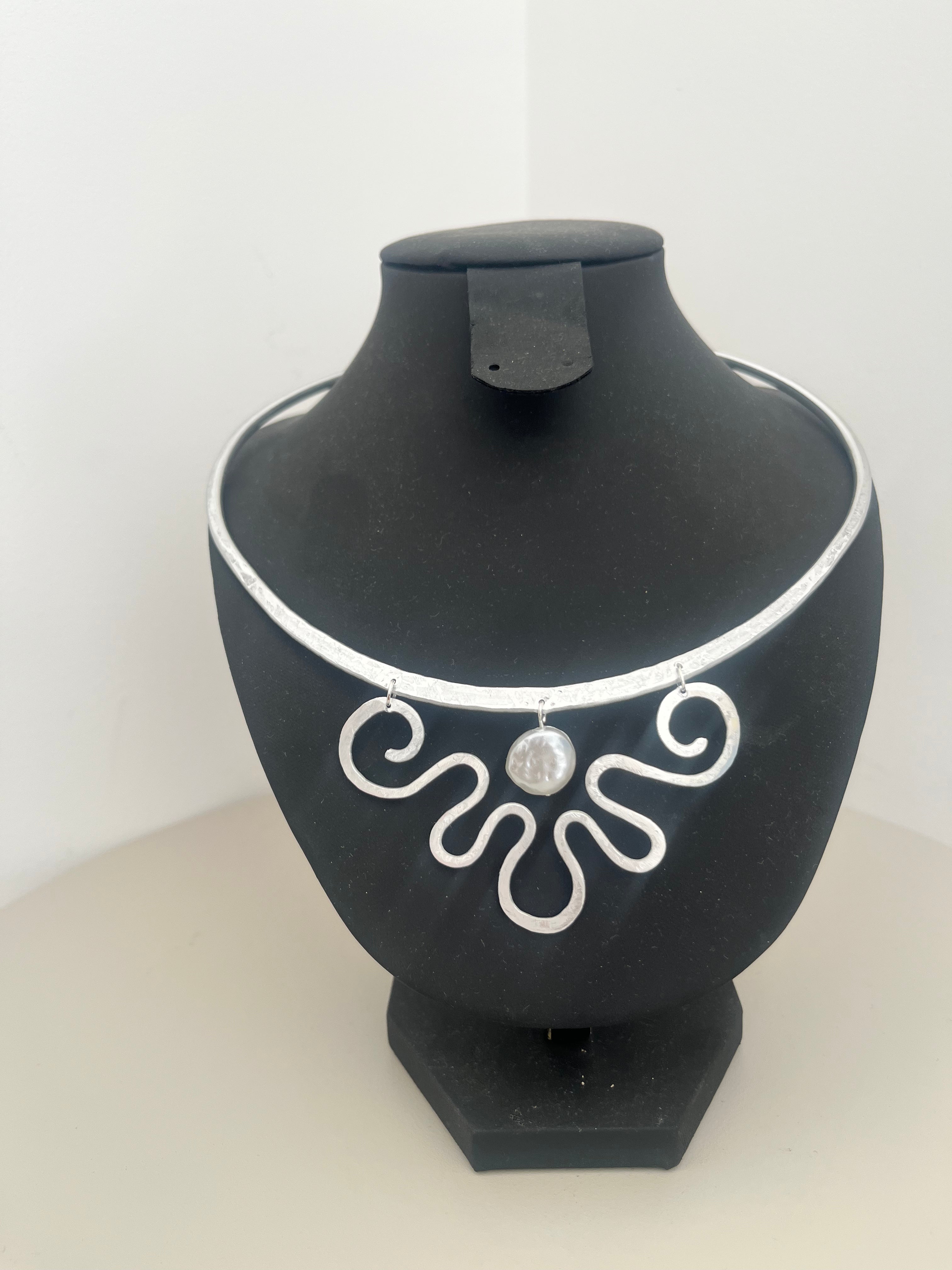 Collier torque, ras de cou inoxydable, "Liberta"