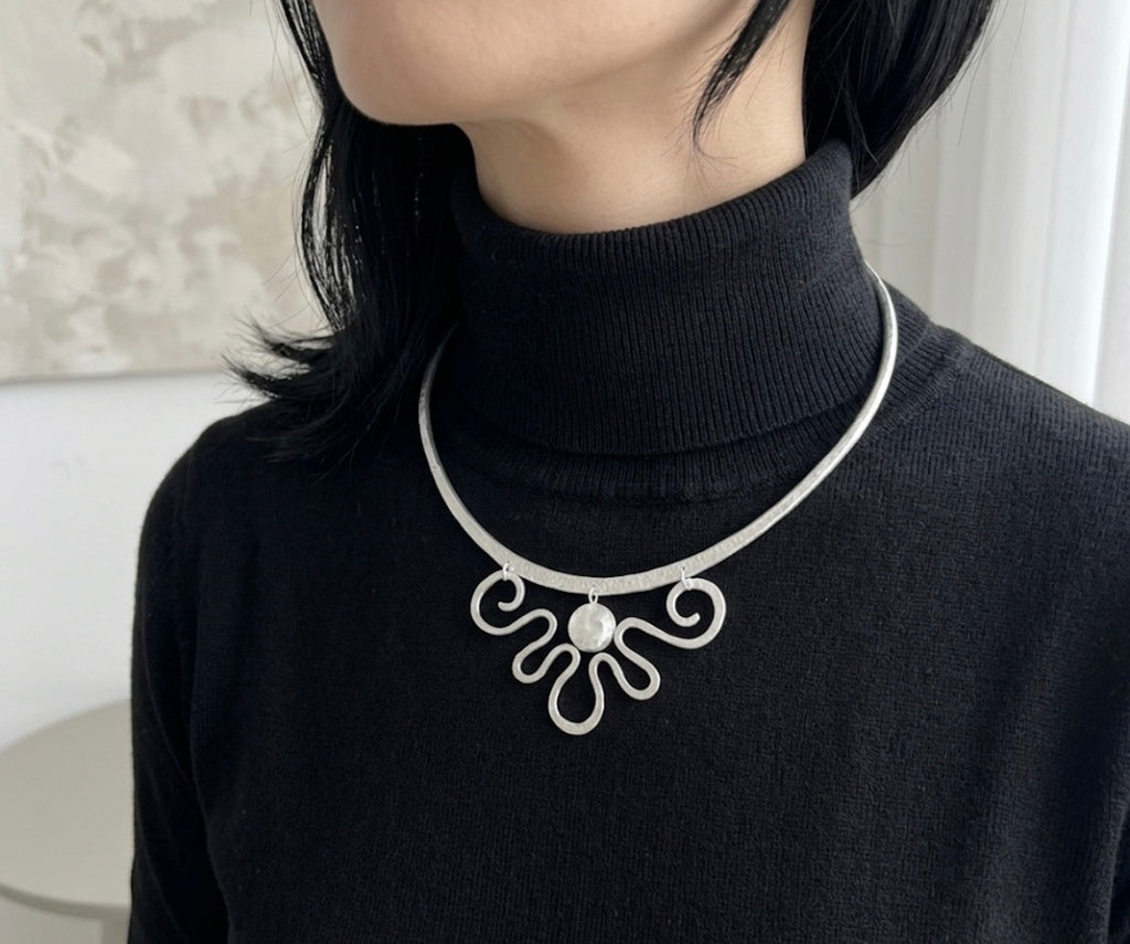 Collier torque, ras de cou inoxydable, "Liberta"