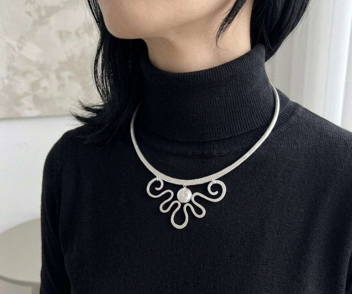 Collier torque, ras de cou inoxydable, "Liberta"