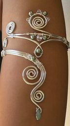 Bracelet de bras ajustable, inoxydable, armcuff style berbère, "Amazhya