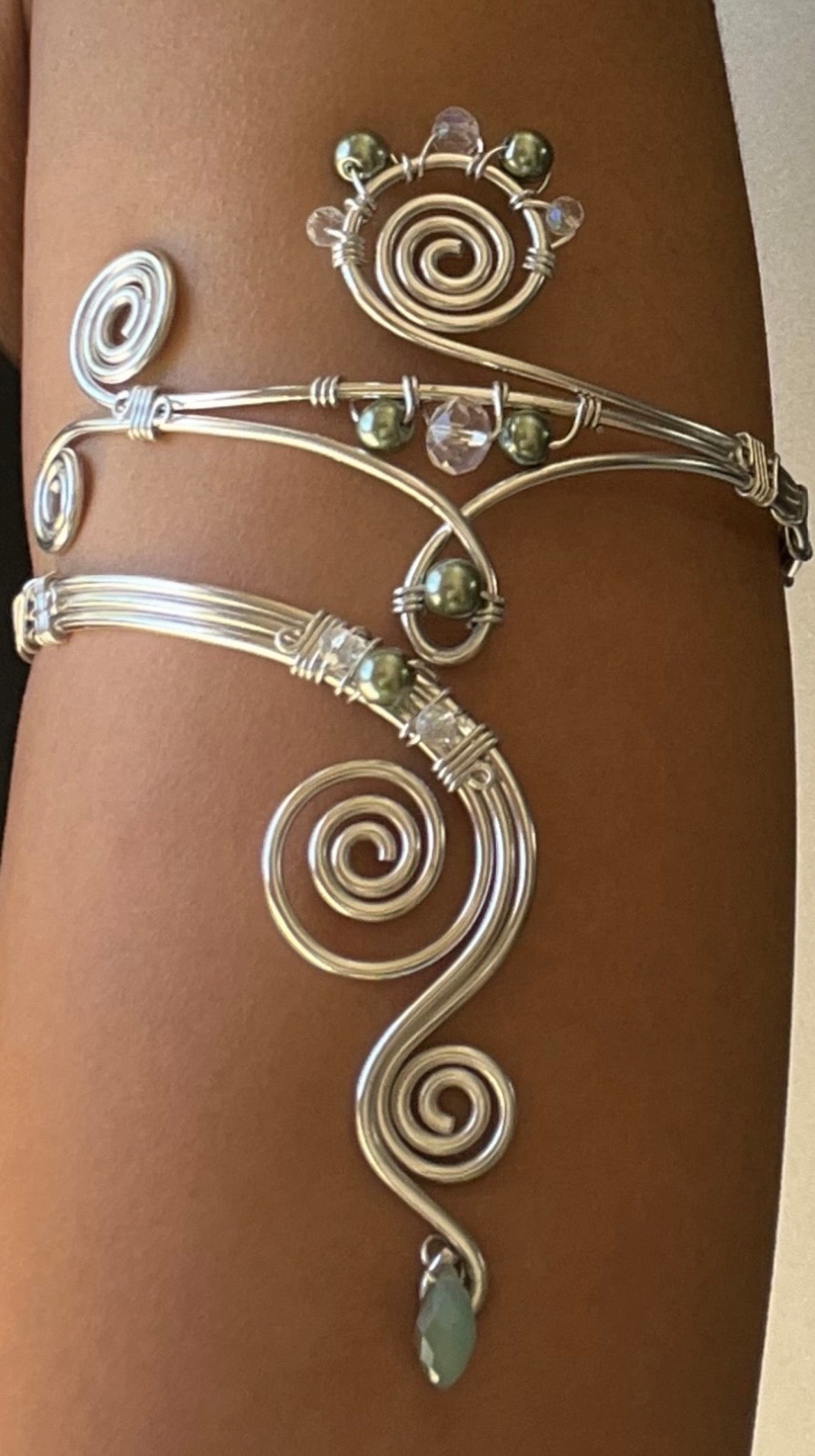 Bracelet de bras ajustable, inoxydable, armcuff style berbère, "Amazhya