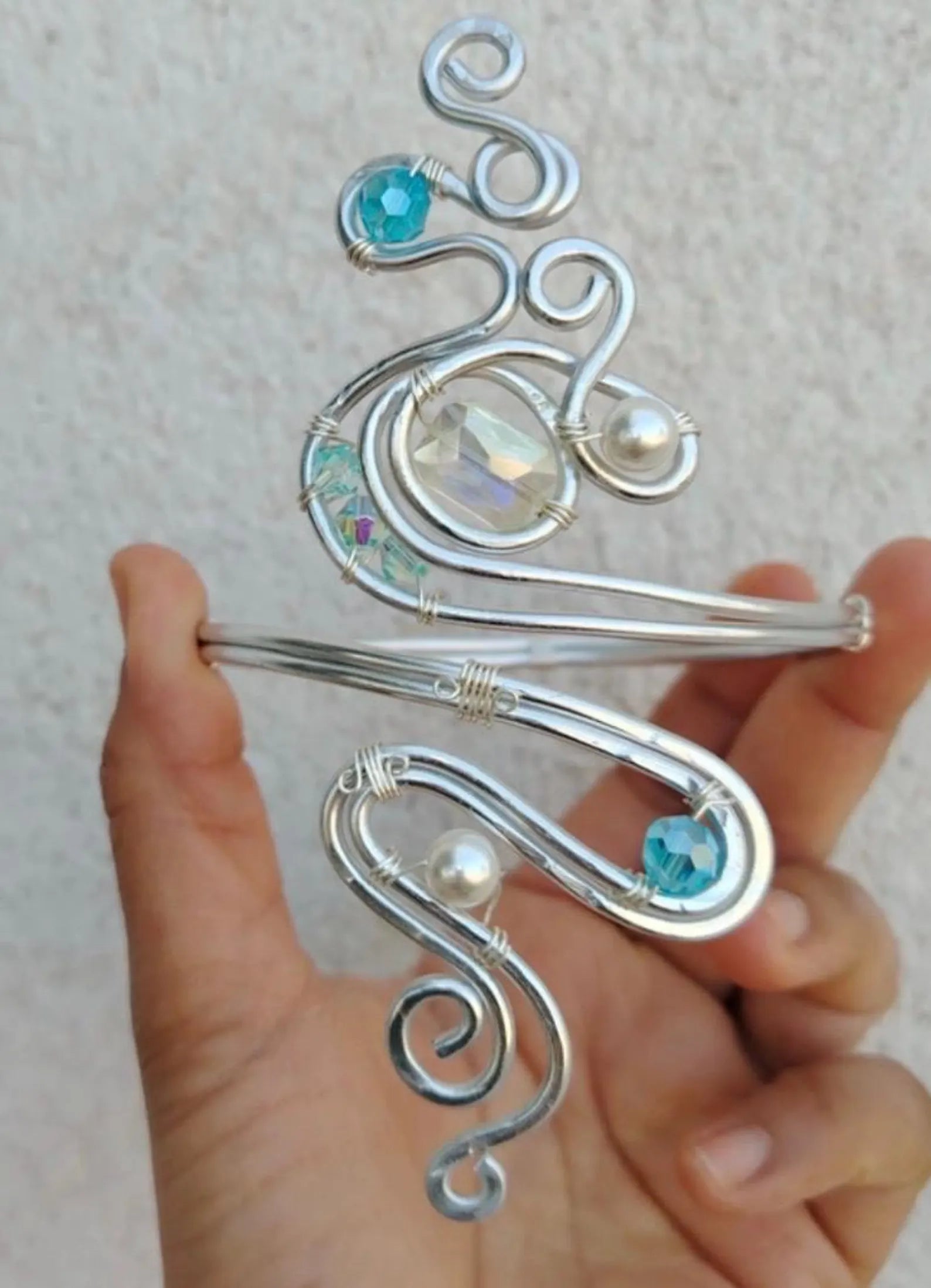 Upper arm bracelet